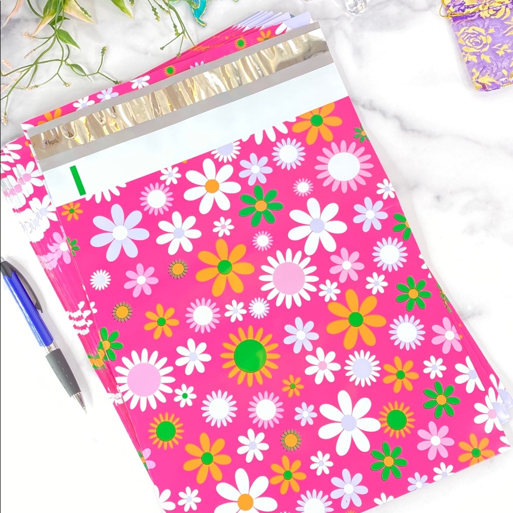 25 10X13 Brady Bunch Poly Mailers PRICE IS FIRM - Picture 4 of 5